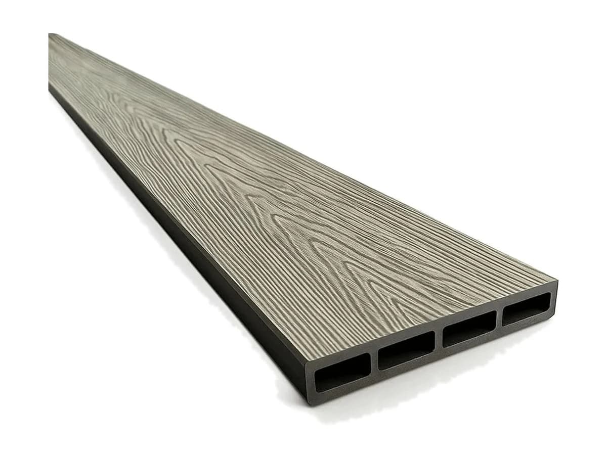 WPC kerítésléc (fa-műanyag kompozit) – kétoldalas, 3D faerezetes WPC kerítésléc, világosszürke, 150 mm – 1. kép