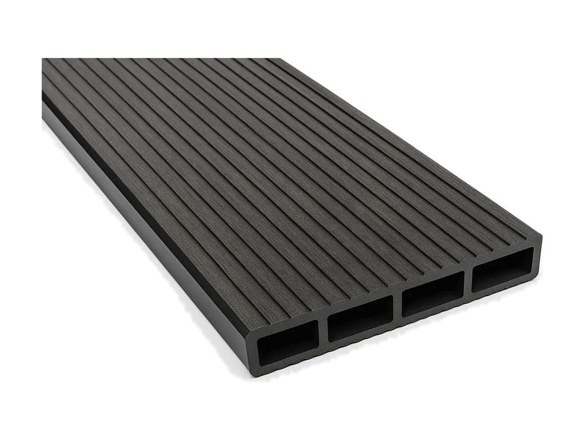 WPC kerítésléc (fa-műanyag kompozit) – deszka profilú WPC kerítésléc, 150 × 20,6 mm, kefélt felület – 1. kép